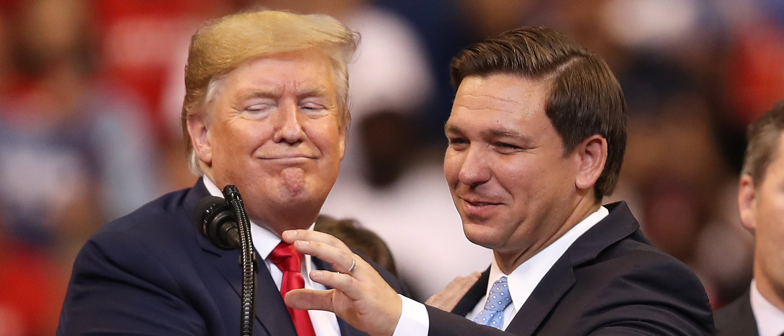 Trump leidt nipt DeSantis met Republikeinen in Florida: POLL