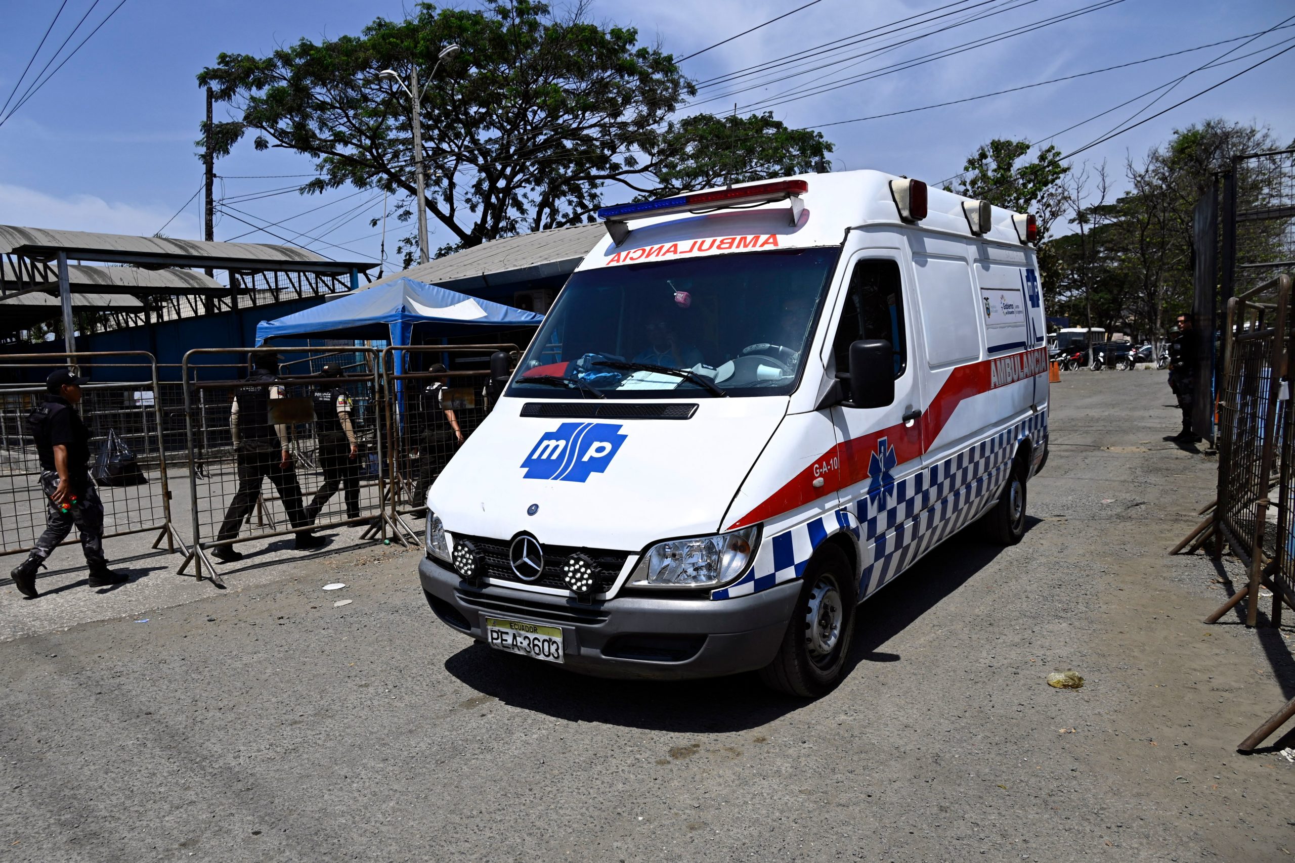 An ambulance enters to the Litoral Penitentiary in Guayaquil, Ecuador, on November 4, 2022. - Six police were wounded Thursday in the latest prison riot to hit Ecuador, officials said, as the country is gripped by violence blamed on organized crime groups waging a deadly drug war. 