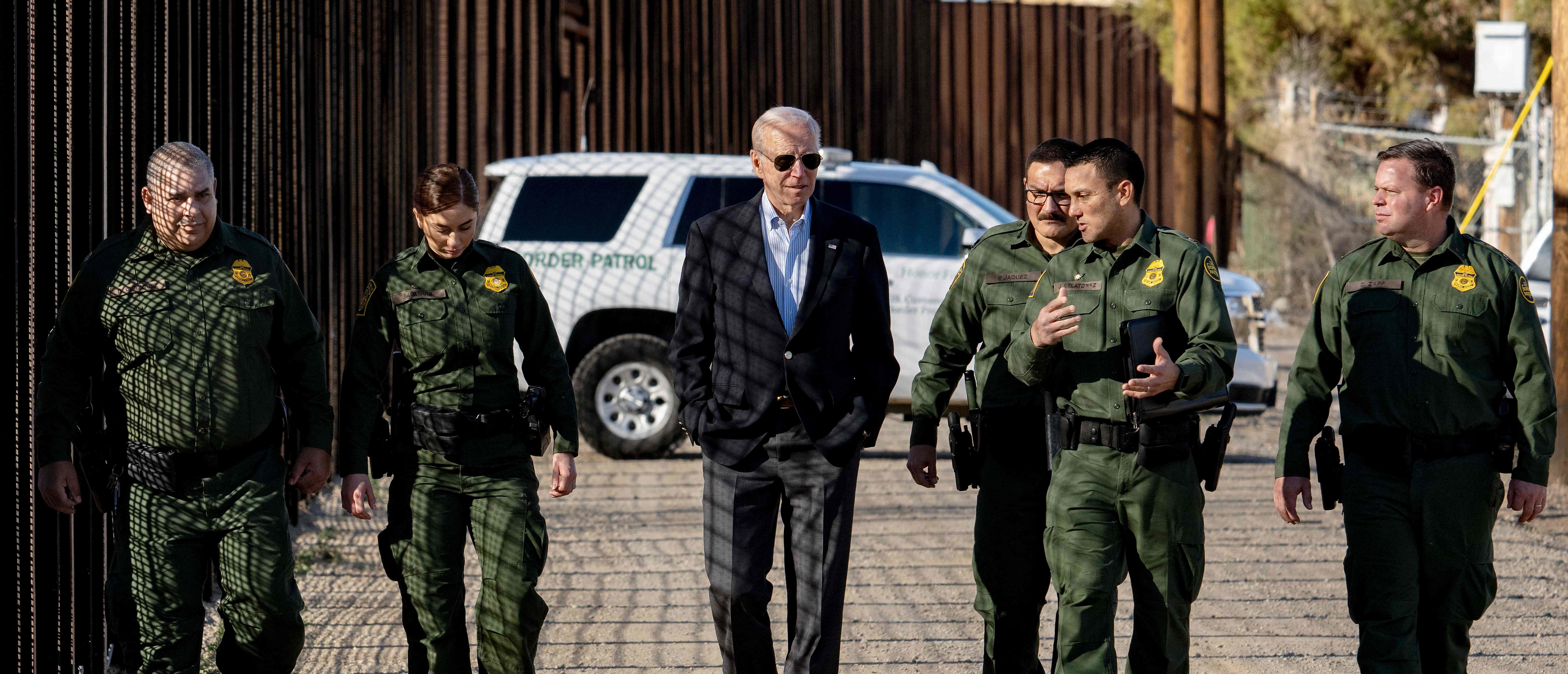 Biden zegt dat de Republikeinen van het Huis willen bezuinigen op de financiering van de grensbeveiliging
