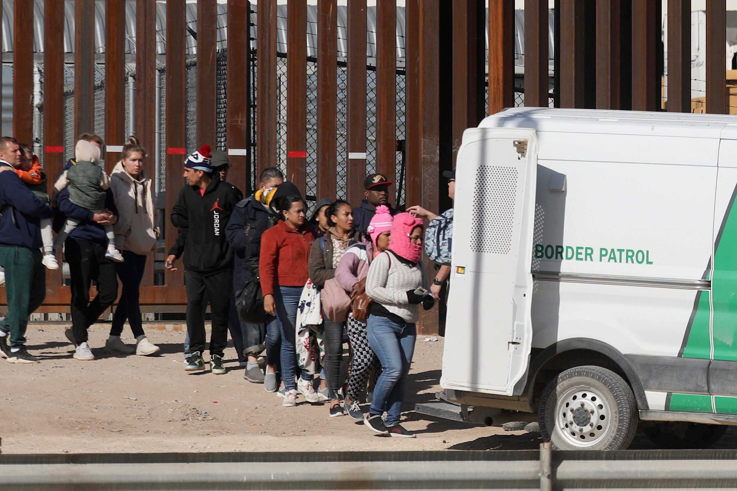 EXCLUSIEF: ‘Zielig zwak’: DHS-functionarissen van Trump dalen neer op Biden die 1.500 troepen naar de grens sturen