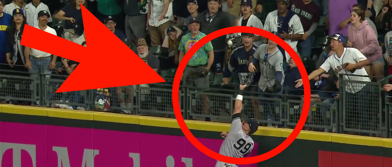 Aaron Judge Had an Electrifying Night vs. Mariners, Including a Ridiculous  Home Run Robbery - Sports Illustrated