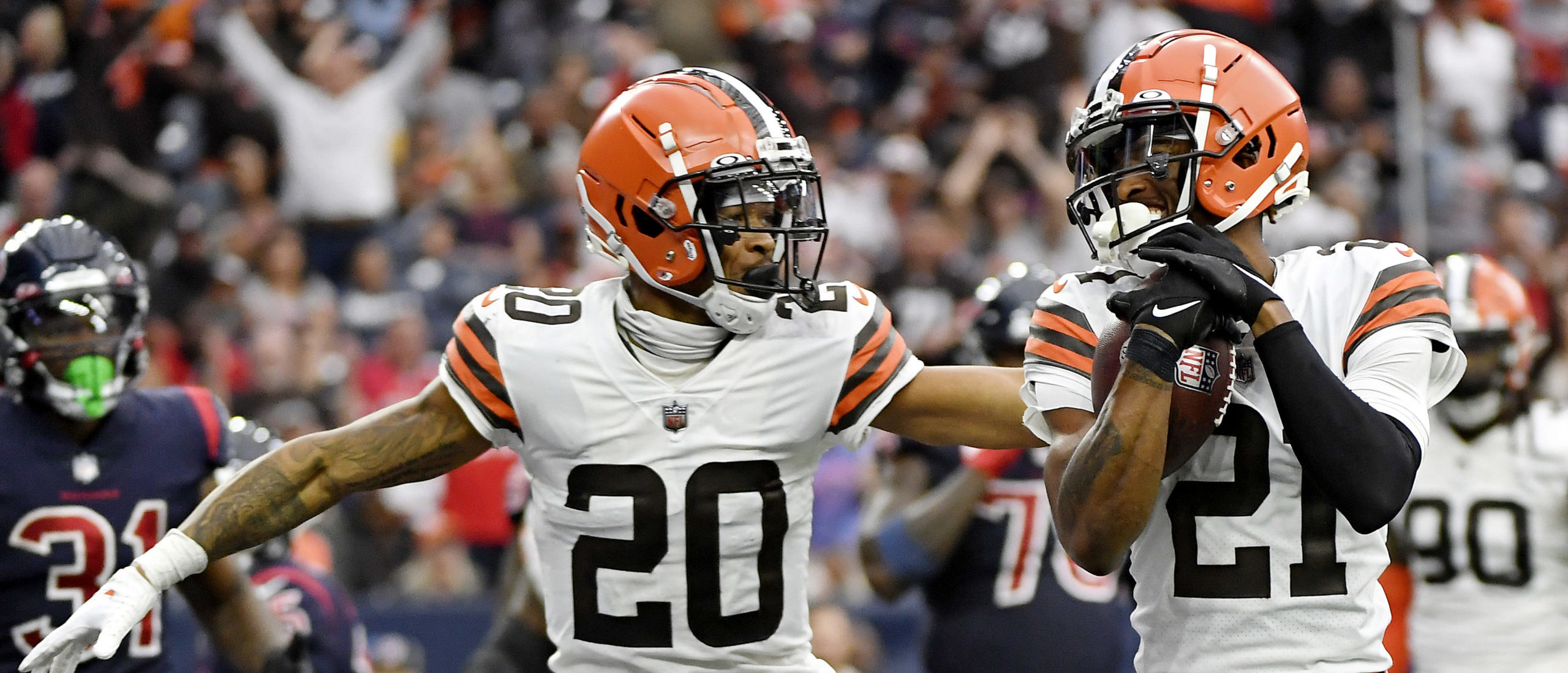 Two Browns defensive players robbed of jewelry, vehicle by masked men