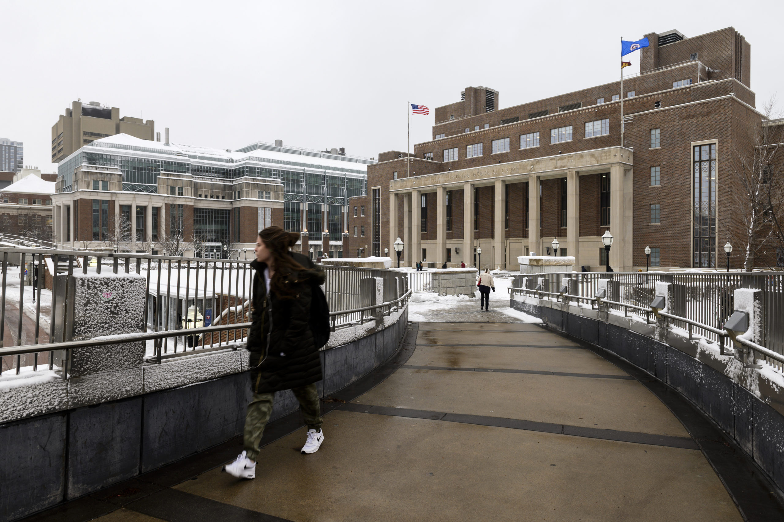 A pedestrian passes by on the University of Minnesota campus on April 11, 2019 in Minneapolis, Minnesota. The week in Minnesota started with two sunny Spring days and has since turned to blizzard conditions. (Photo by Stephen Maturen/Getty Images)