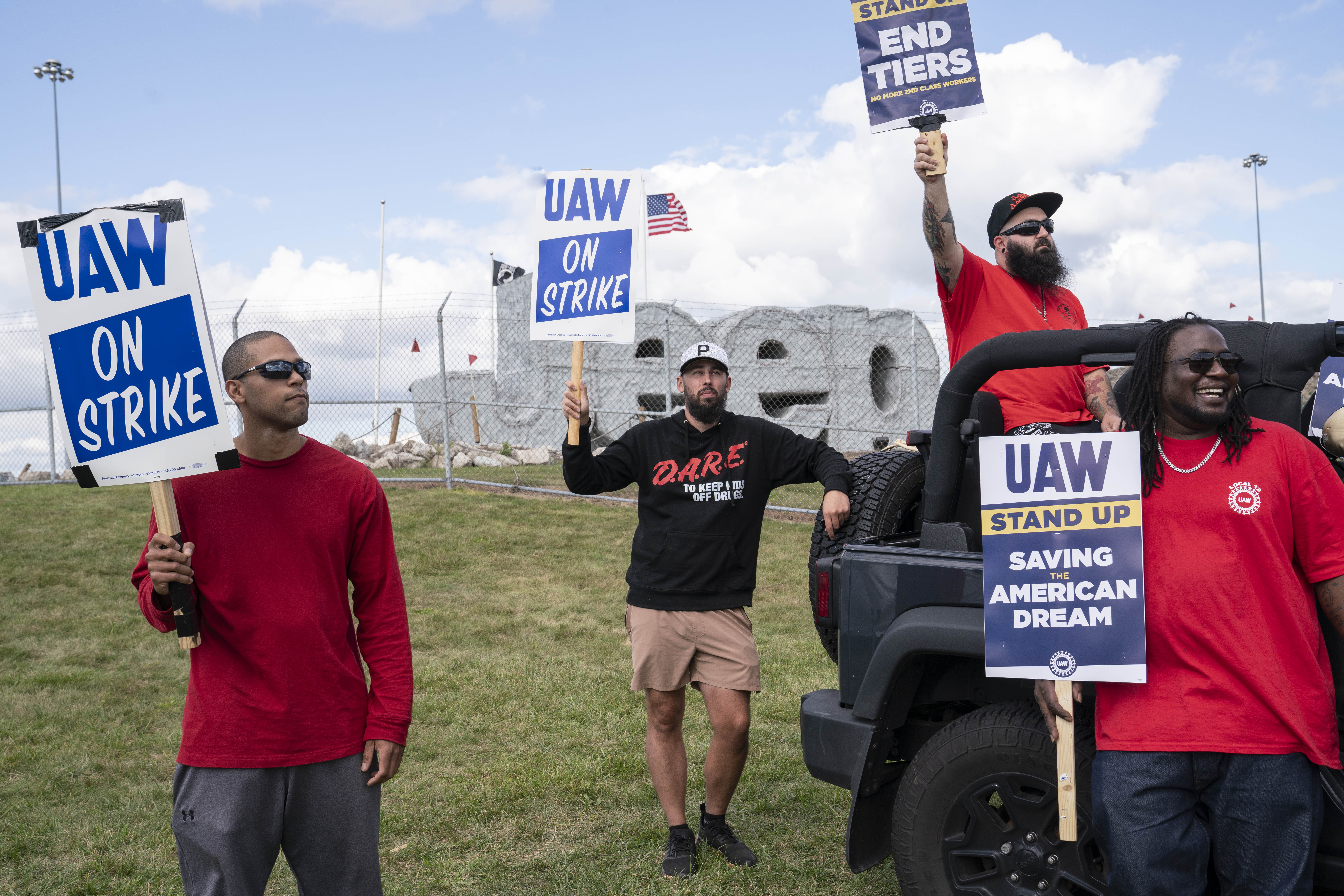United Auto Workers (UAW) members Caleb Delphine, Brian Brooker, Michael Gatto and James Triplett picket outside a Jeep plant on September 18, 2023 in Toledo, Ohio.  The UAW walked out of three locations Thursday night at midnight, marking the first time they have been simultaneously on strike at the Big Three automakers Ford, General Motors and Stellantis.  (Photo by Sarah Rice/Getty Images)