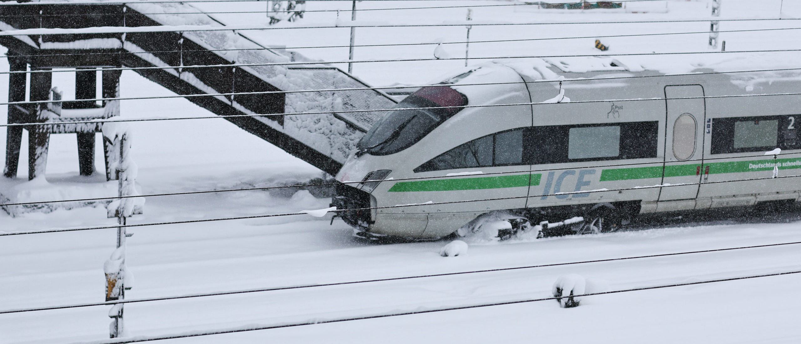 515 Hospitalized, 102 Suffer Broken Bones In Chinese Subway Train Wreck