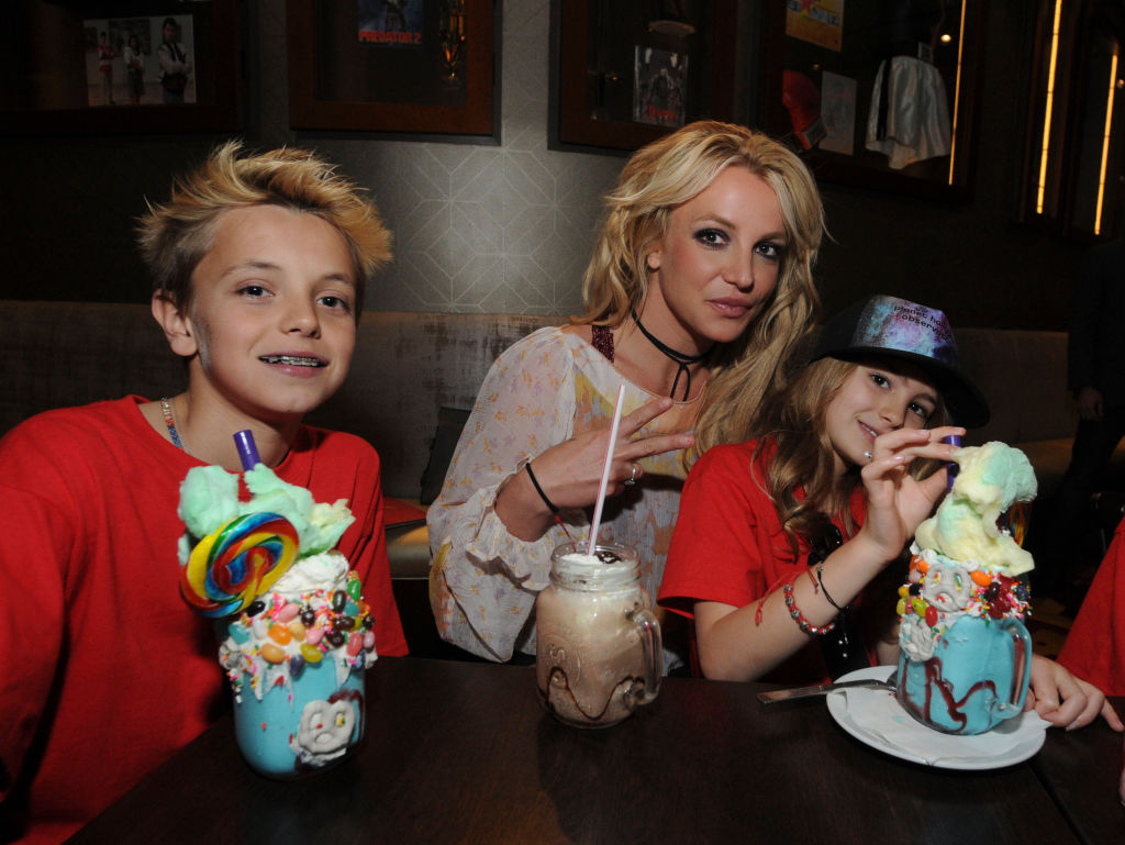 ORLANDO, FL - MARCH 13: (EDITORS NOTE: Image has been retouched.) Britney Spears enjoys a family outing with Jayden Federline and Maddie Aldridge at Planet Hollywood Disney Springs on March 13, 2017 in Orlando, Florida. (Photo by Gerardo Mora/Getty Images for Planet Hollywood Observatory)