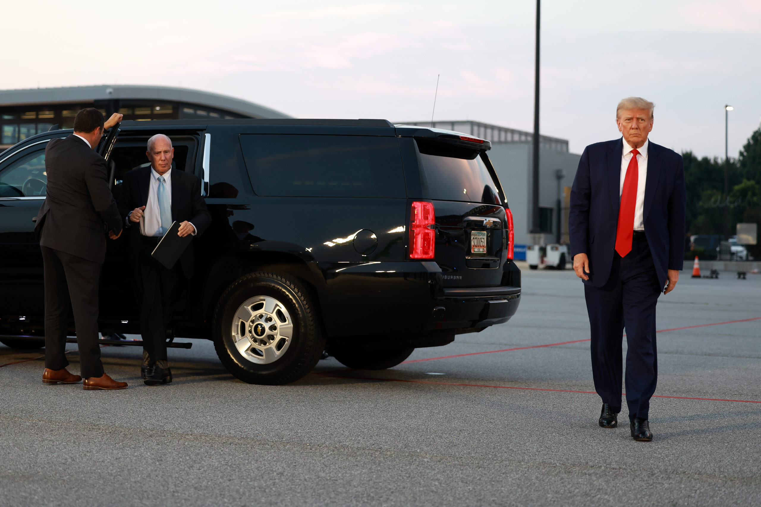 ATLANTA, GEORGIA - AUGUST 24: Former U.S. President Donald Trump and his attorney Steven Sadow (L) arrive to depart at Atlanta Hartsfield-Jackson International Airport after being booked at the Fulton County jail on August 24, 2023 in Atlanta, Georgia. Trump was booked on multiple charges related to an alleged plan to overturn the results of the 2020 presidential election in Georgia. (Photo by Joe Raedle/Getty Images)
