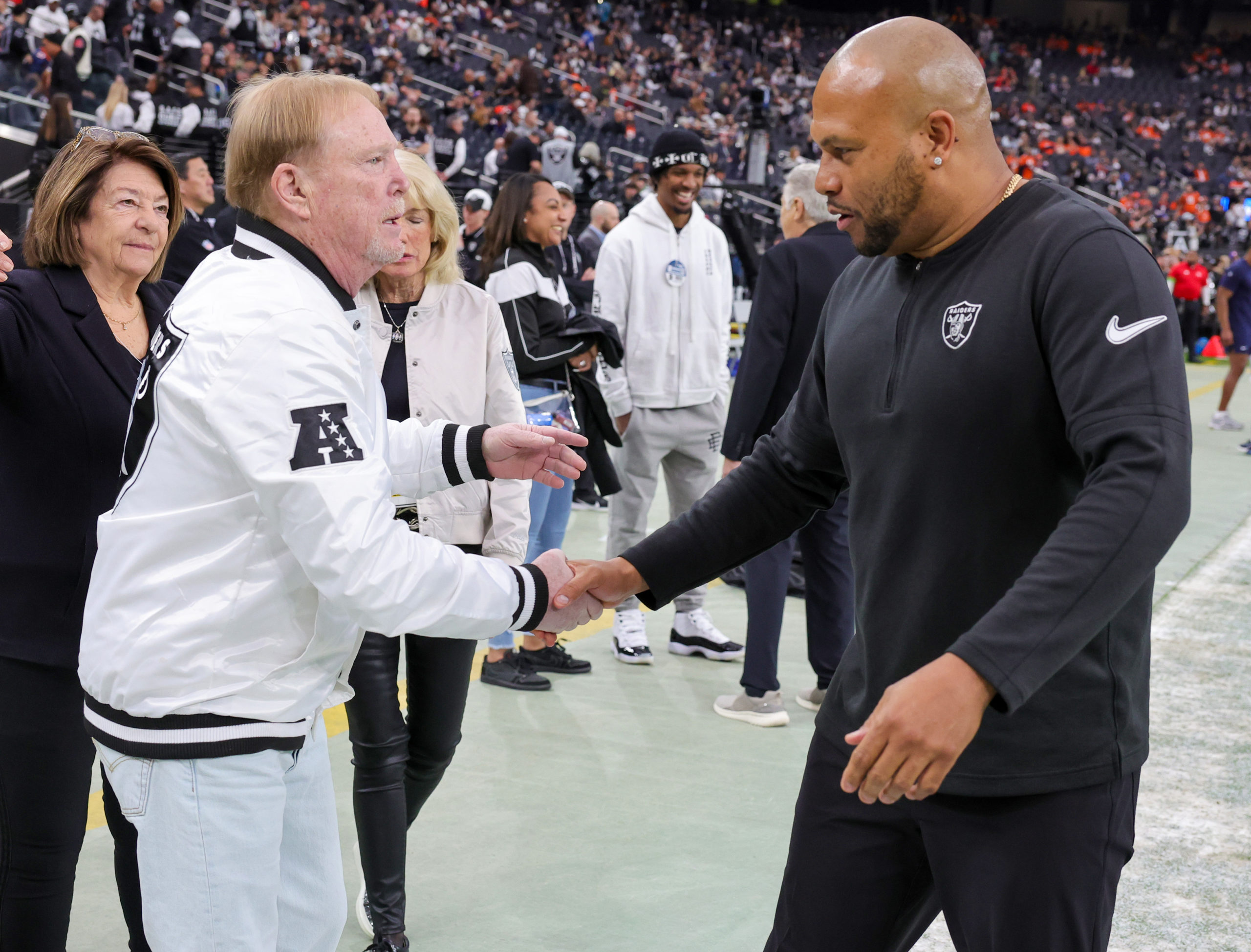 LAS VEGAS, NEVADA - JANUARY 07: Owner and managing general partner Mark Davis (L) and interim head coach Antonio Pierce of the Las Vegas Raiders greet each other on the Raiders' sideline before the team's game against the Denver Broncos at Allegiant Stadium on January 07, 2024 in Las Vegas, Nevada. The Raiders defeated the Broncos 27-14. Ethan Miller/Getty Images