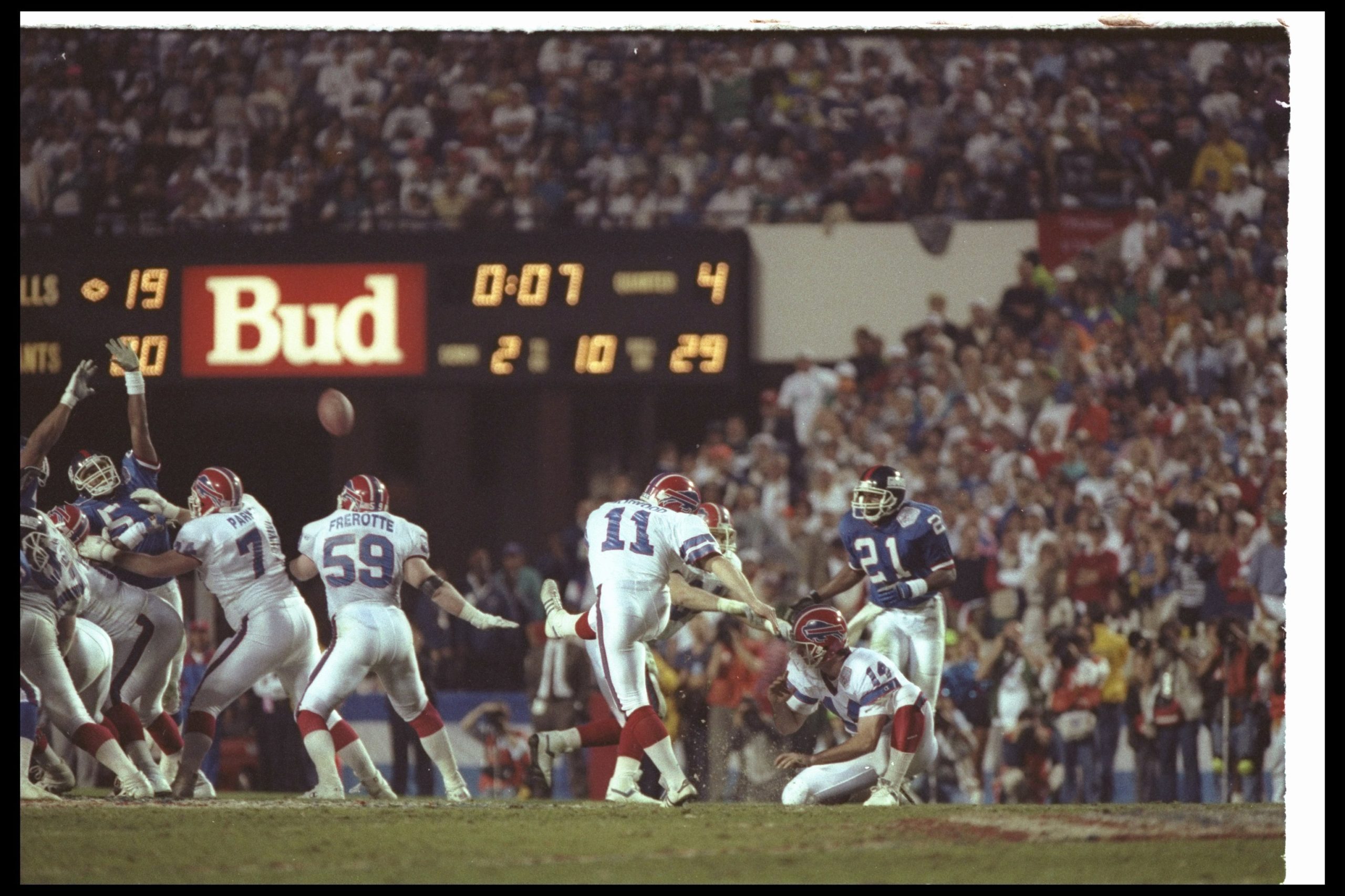 12 Jan 1991: Kicker Scott Norwood #11 of the Buffalo Bills misses a 47-yard field goal wide right at the end of regulation during Super Bowl XXV against the New York Giants at Tampa Stadium in Tampa, Florida. The Giants won the game, 20-19.