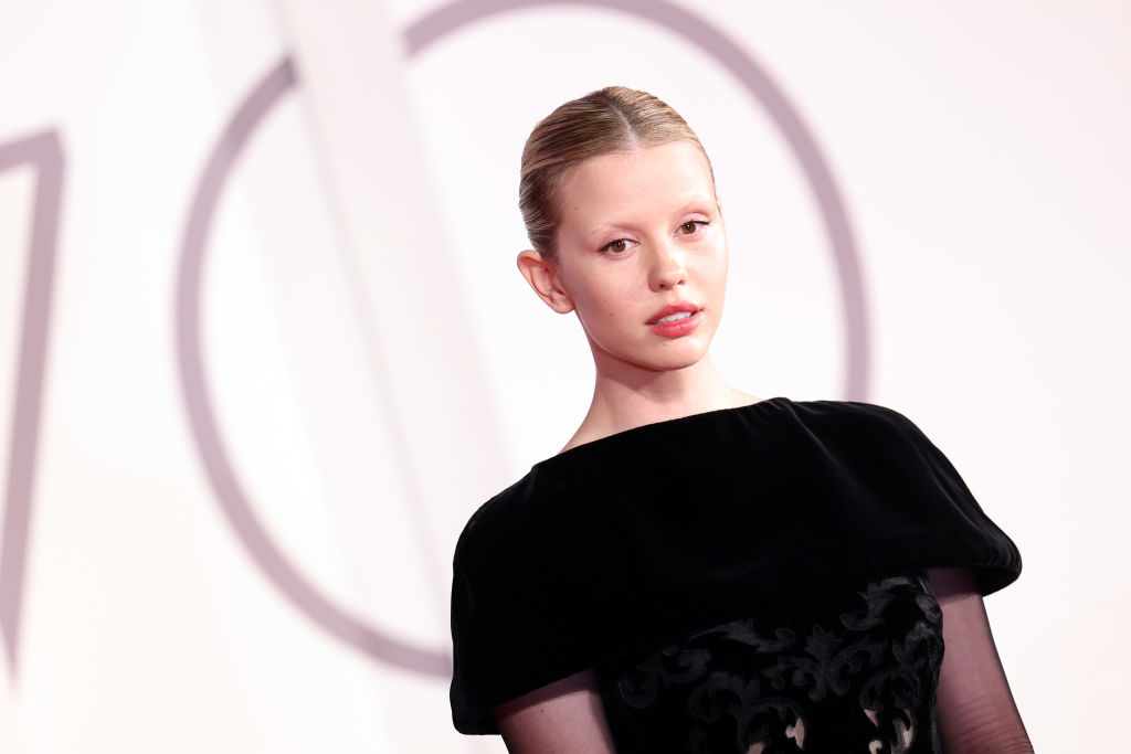 VENICE, ITALY - SEPTEMBER 03: Mia Goth attends the "Pearl" red carpet at the 79th Venice International Film Festival on September 03, 2022 in Venice, Italy. (Photo by Vittorio Zunino Celotto/Getty Images)