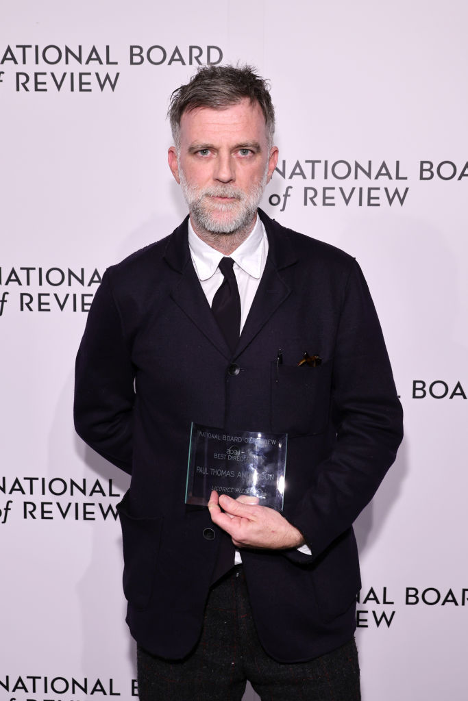 NEW YORK, NEW YORK - MARCH 15: Paul Thomas Anderson poses with the award for Best Director for 'Licorice Pizza' at the National Board of Review annual awards gala at Cipriani 42nd Street on March 15, 2022 in New York City. (Photo by Jamie McCarthy/Getty Images for National Board of Review)