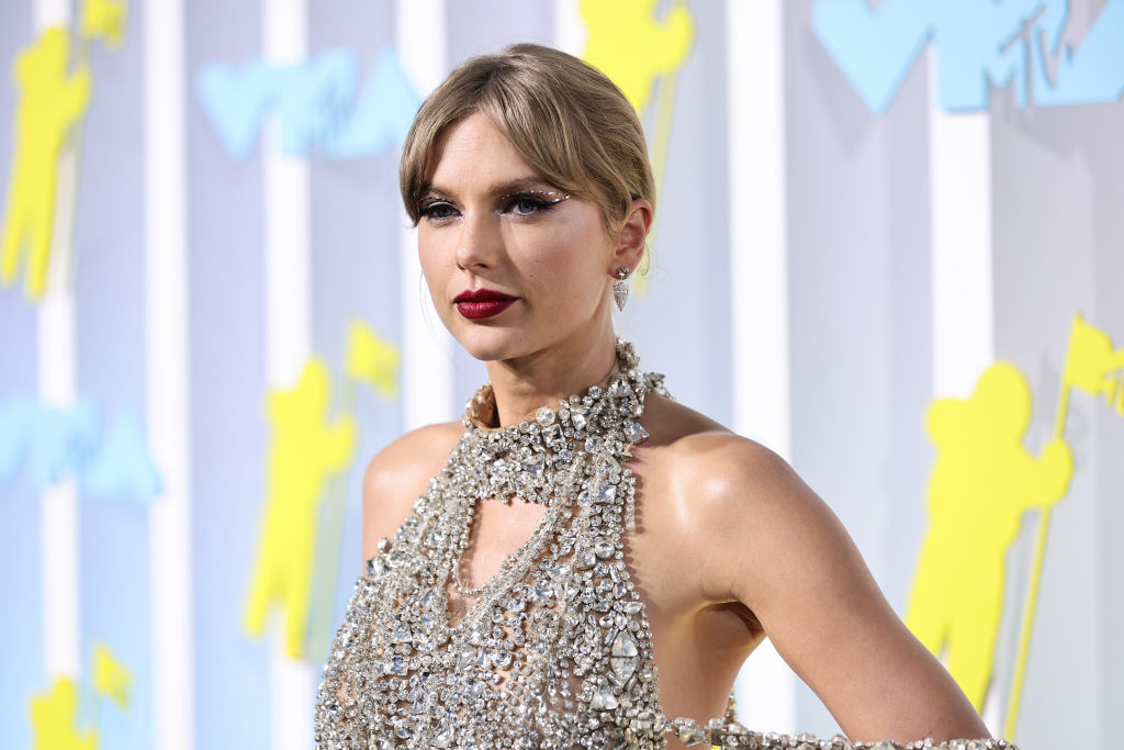 NEWARK, NEW JERSEY - AUGUST 28: Taylor Swift attends the 2022 MTV VMAs at Prudential Center on August 28, 2022 in Newark, New Jersey. (Photo by Jamie McCarthy/Getty Images for MTV/Paramount Global)