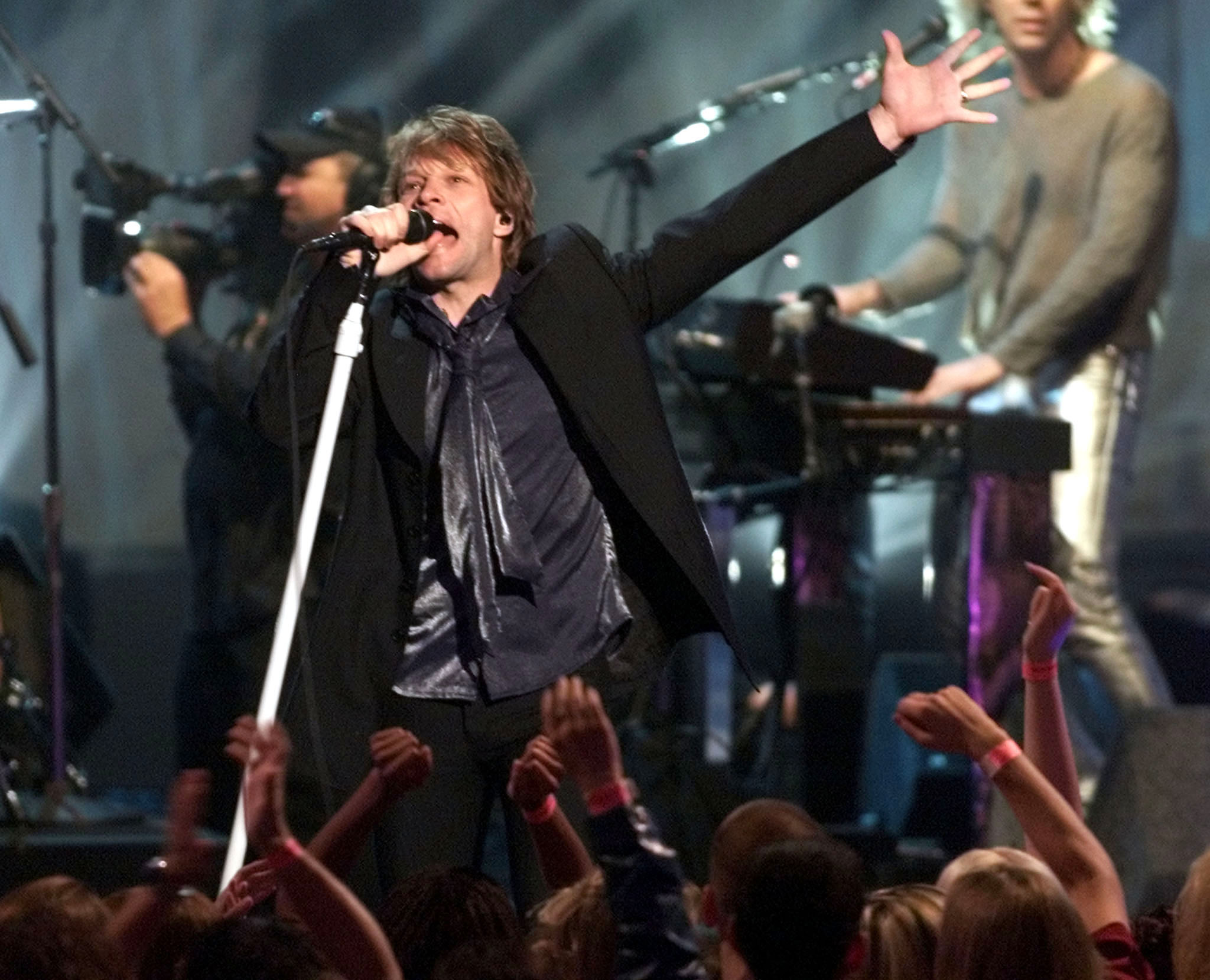 Jon Bon Jovi, lead signer of the group "Bon Jovi," performs "It's My Life" at the first My VH1 Awards November 30, 2000 in Los Angeles. VH1 viewers voted for their favorite singers and groups via the Internet during the awards show which was telecast live on the VH1 cable network. FSP/SV
