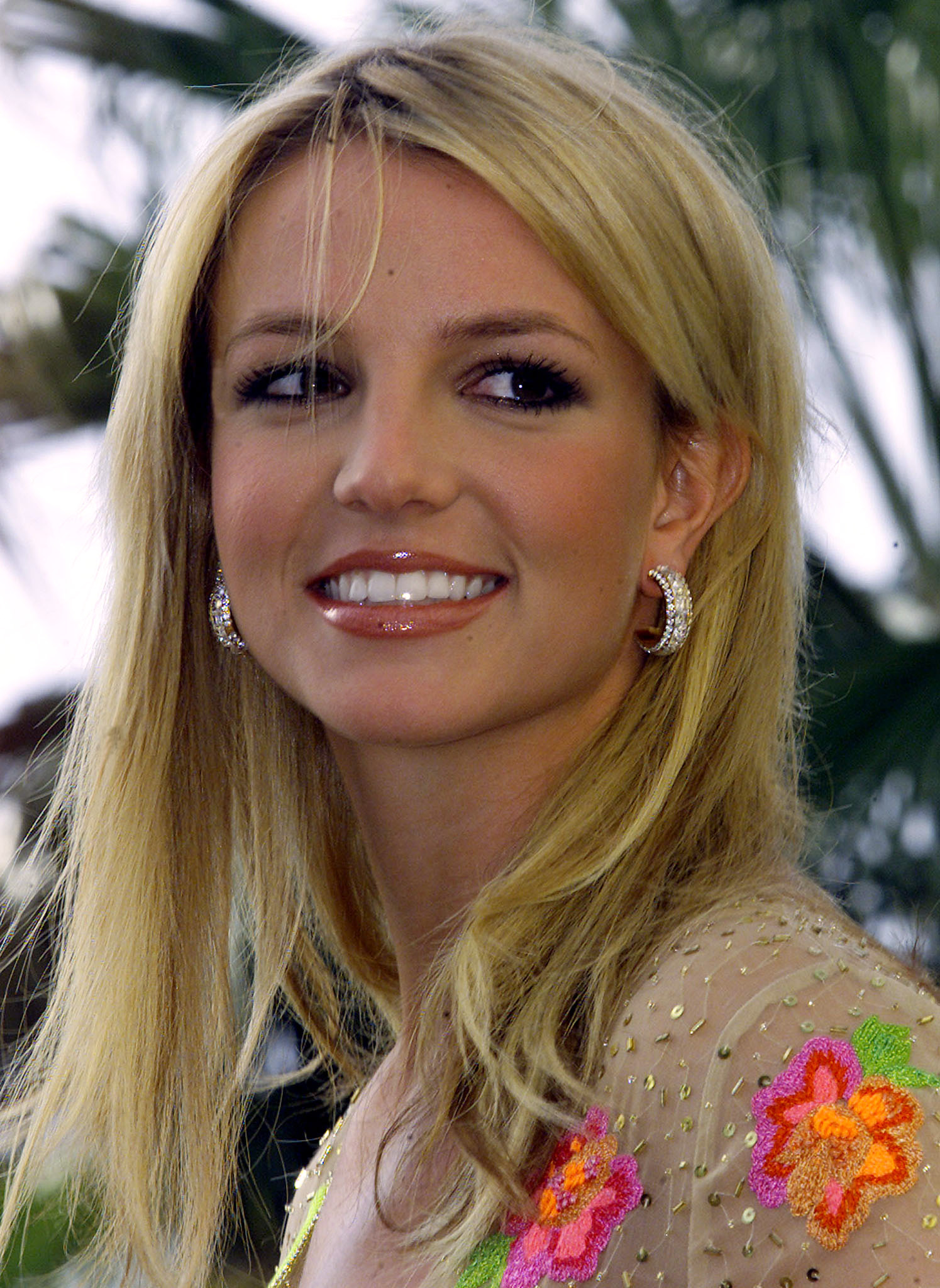 U.S. pop princess Britney Spears smiles during a photocall in Cannes January 19, 2002. Britney Spears is in Cannes to attend the MIDEM.