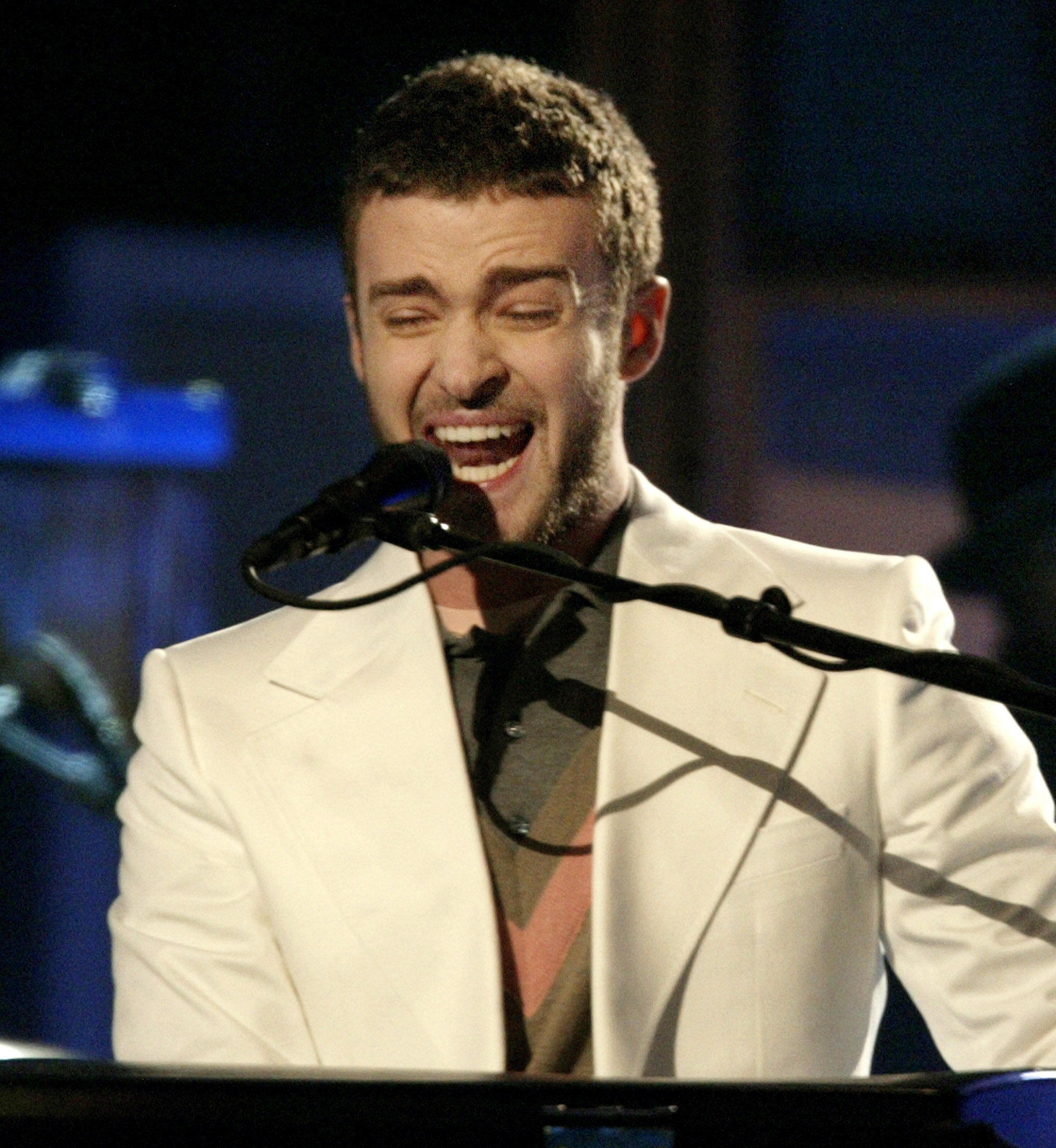 Singer Justin Timberlake performs during the 46th annual Grammy Awards in Los Angeles February 8, 2004. REUTERS/Gary Hershorn GMH