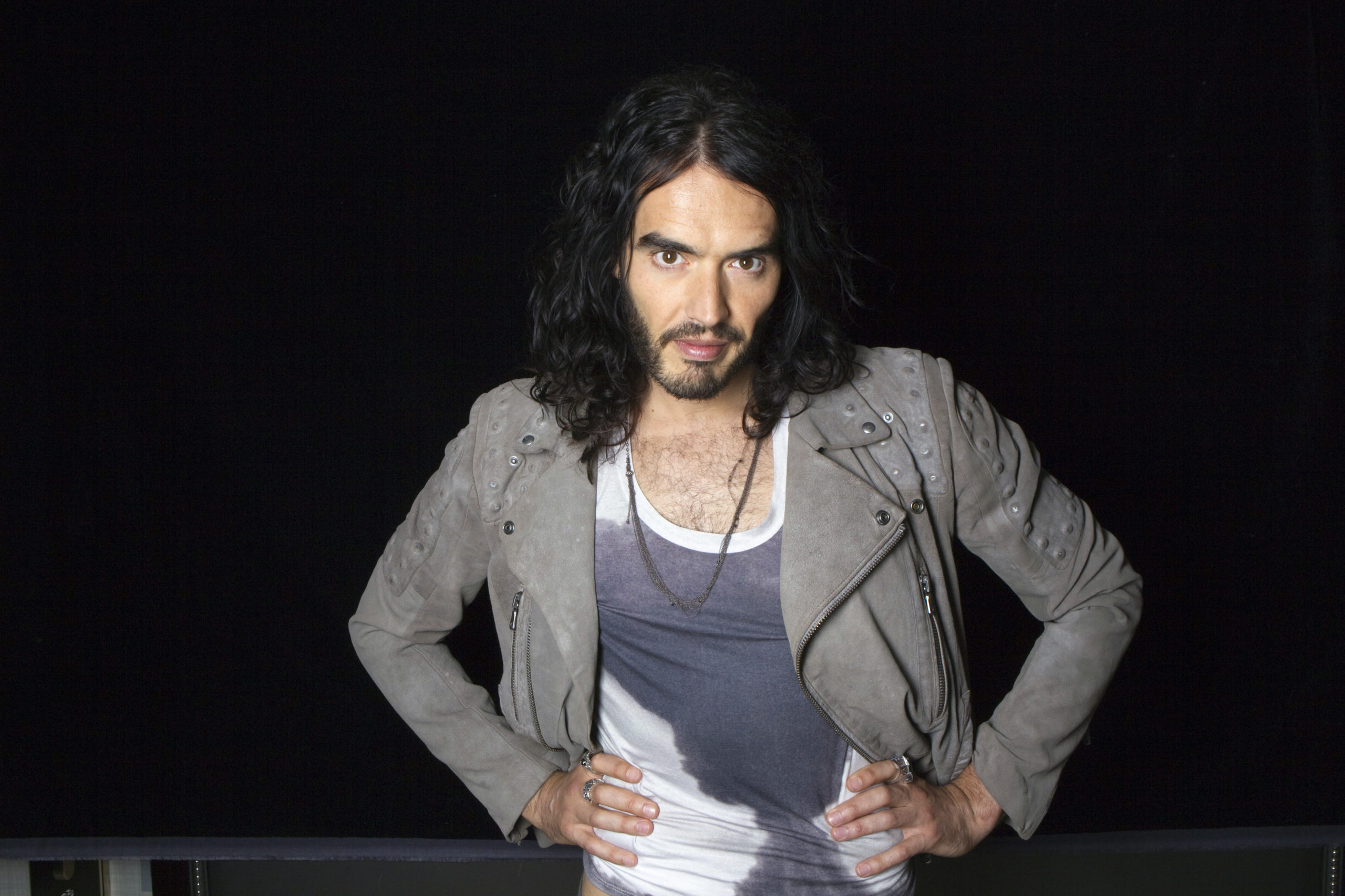 Actor Russell Brand poses for a portrait while promoting the film "Get Him to the Greek" in New York May 18, 2010. REUTERS/Lucas Jackson (UNITED STATES - Tags: ENTERTAINMENT PROFILE)