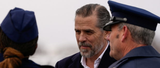 Hunter Biden arrives at at Hancock Field Air National Guard Base after disembarking from Air Force One with his father, U.S. President Joe Biden, in Syracuse, New York, U.S., February 4, 2023. REUTERS/Elizabeth Frantz