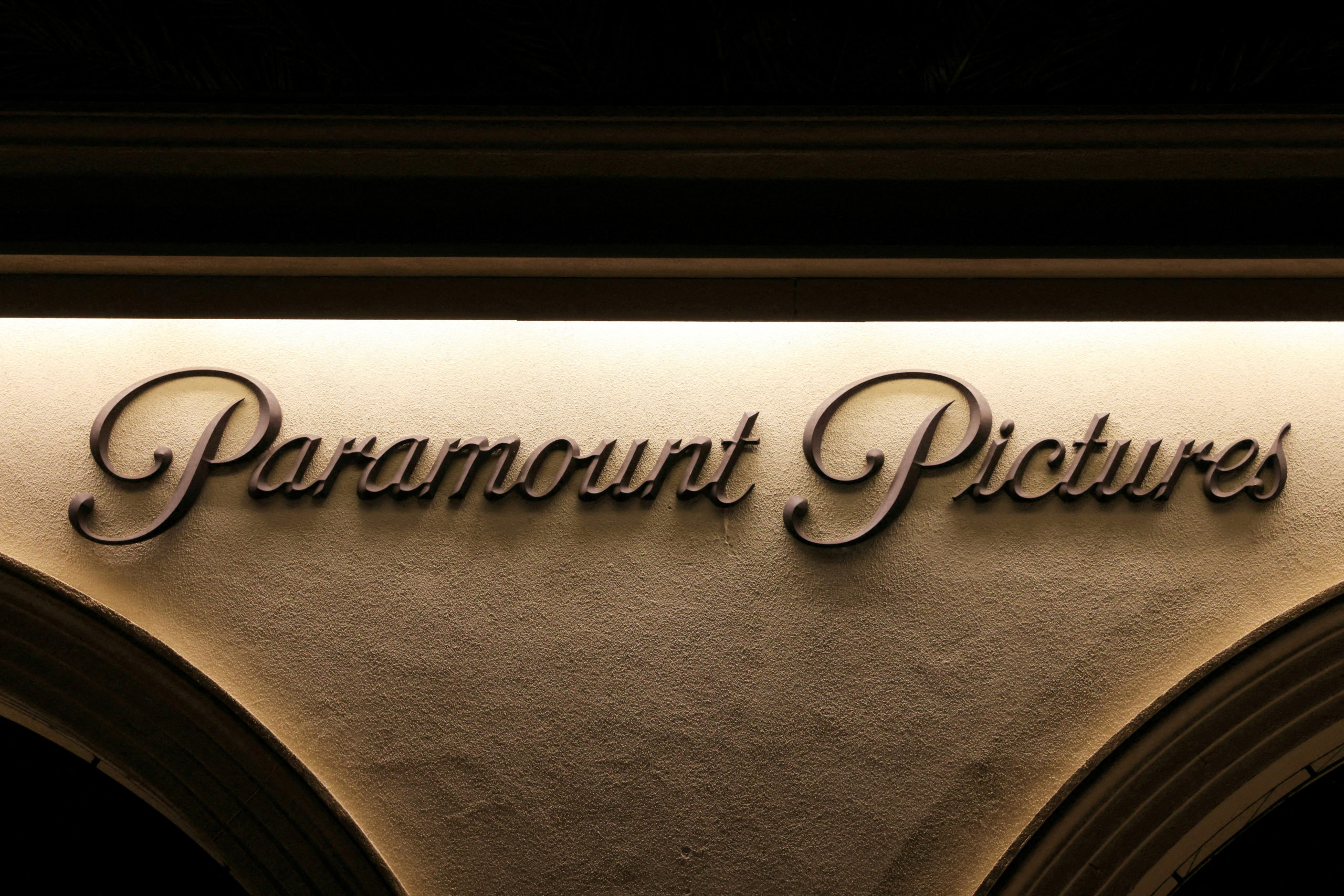 FILE PHOTO: The logo of Paramount Pictures studios is pictured after the Writers Guild of America (WGA) said it reached a preliminary labor agreement with major studios in Los Angeles, California, U.S., September 24, 2023. REUTERS/David Swanson/File Photo