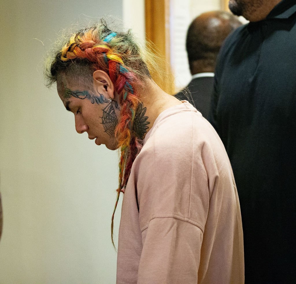 HOUSTON, TX - AUGUST 22: Rapper Tekashi69, real name Daniel Hernandez and also known as 6ix9ine, Tekashi 6ix9ine, Tekashi 69, arrives for his arraignment on assault charges in County Criminal Court #1 at the Harris County Courthouse on August 22, 2018 in Houston, Texas. (Photo by Bob Levey/Getty Images)