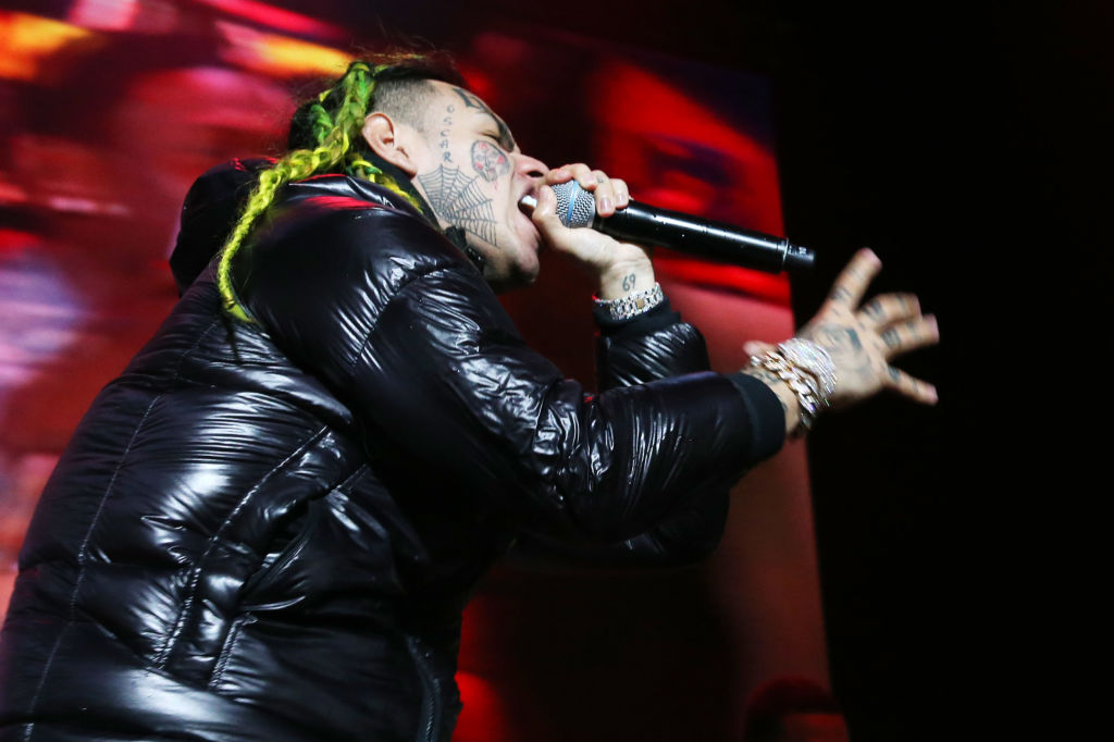 NEWARK, NJ - OCTOBER 28: Rapper 6ix9ine performs at Power 105.1's Powerhouse 2018 at Prudential Center on October 28, 2018 in Newark, New Jersey. (Photo by Bennett Raglin/Getty Images for Power 105.1)