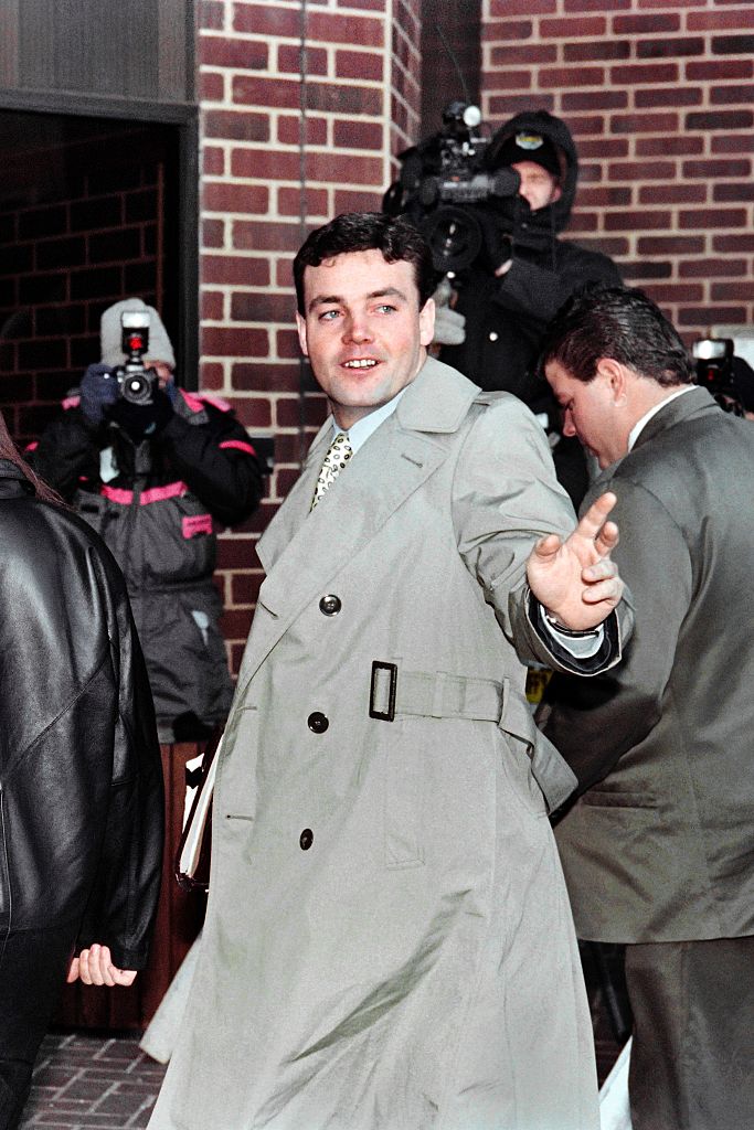 ohn Wayne Bobbitt points toward photographers as he arrives at the Prince William County Courthouse in Manassas on January 18, 1994 for the fifth day of his wife Lorena's trial for malicious wounding. Lorena Bobbbitt is accused of cutting off her husband John's penis. / AFP / JENNIFER YOUNG (Photo credit should read JENNIFER YOUNG/AFP via Getty Images)