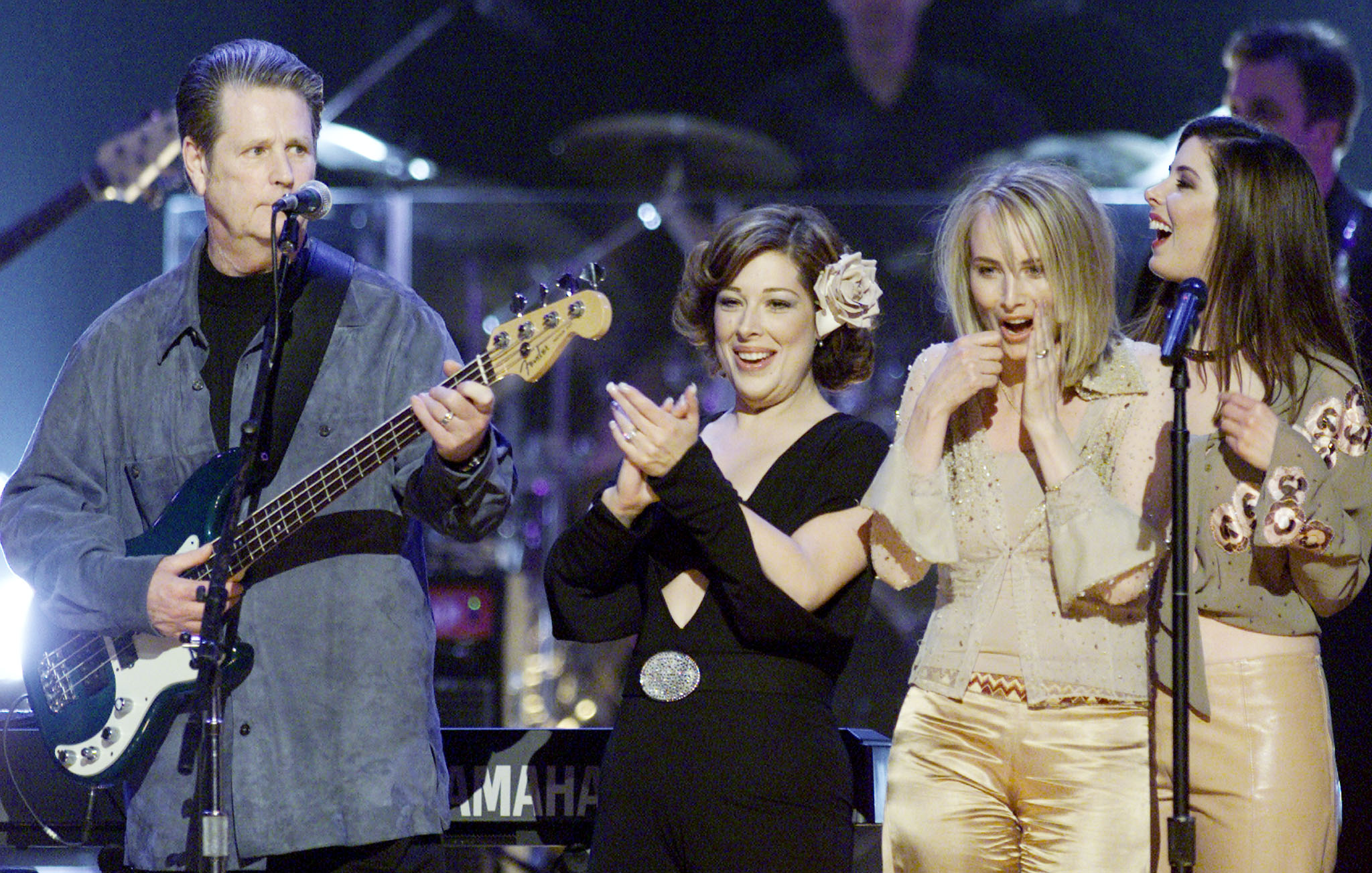 Singer Brian Wilson (L) performs with his daughters Carnie (2nd from L) Wendy (R) and China Phillips (C) of "Wilson Phillips" during the conclusion of an all-star tribute concert for the former Beach Boys great at New York's Radio City Music Hall March 29, 2001. MS/JP