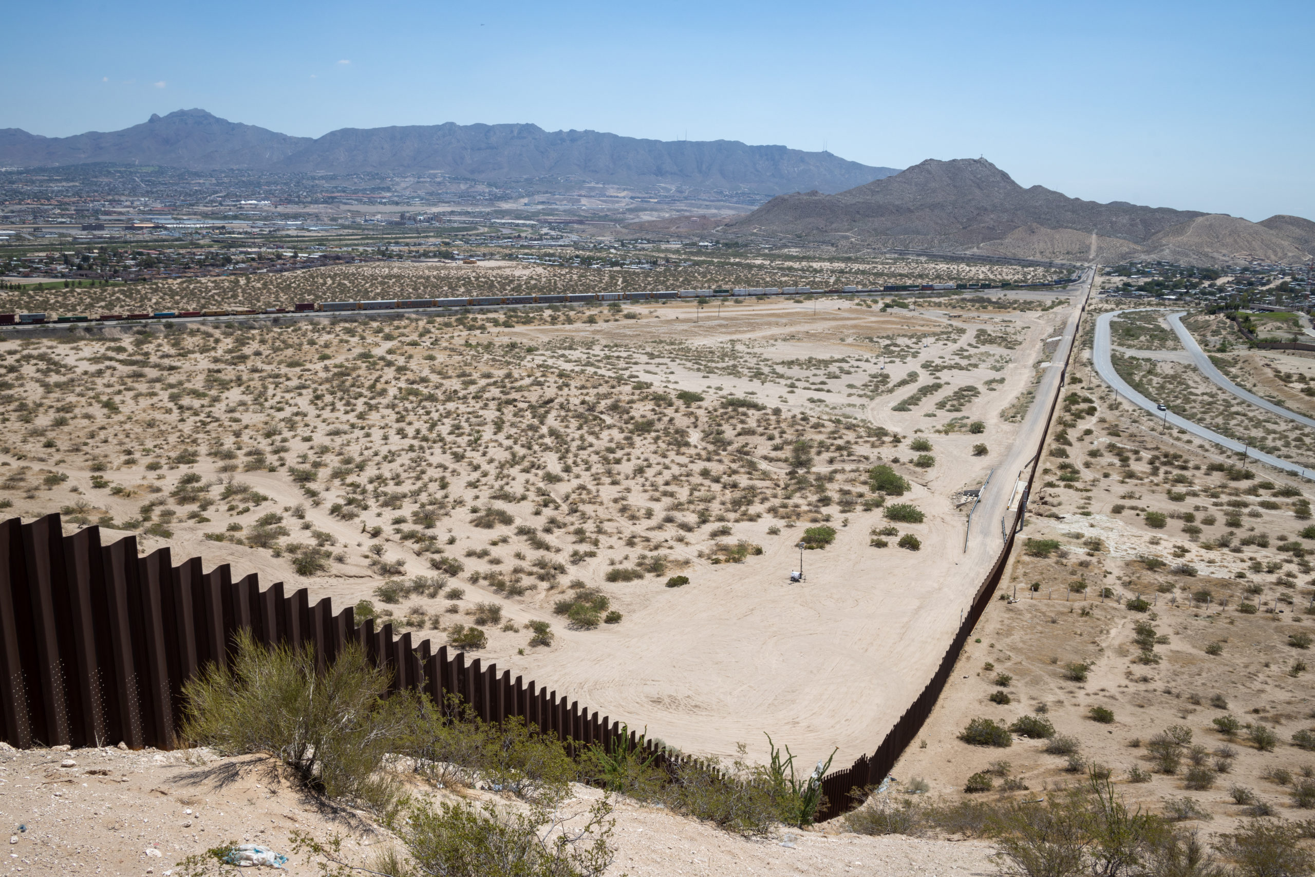 Border wall. Shutterstock