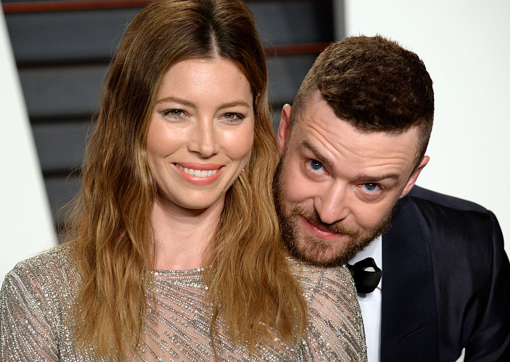 BEVERLY HILLS, CA - FEBRUARY 28: Jessica Biel and Justin Timberlake attend the 2016 Vanity Fair Oscar Party hosted By Graydon Carter at Wallis Annenberg Center for the Performing Arts on February 28, 2016 in Beverly Hills, California. (Photo by Anthony Harvey/Getty Images)