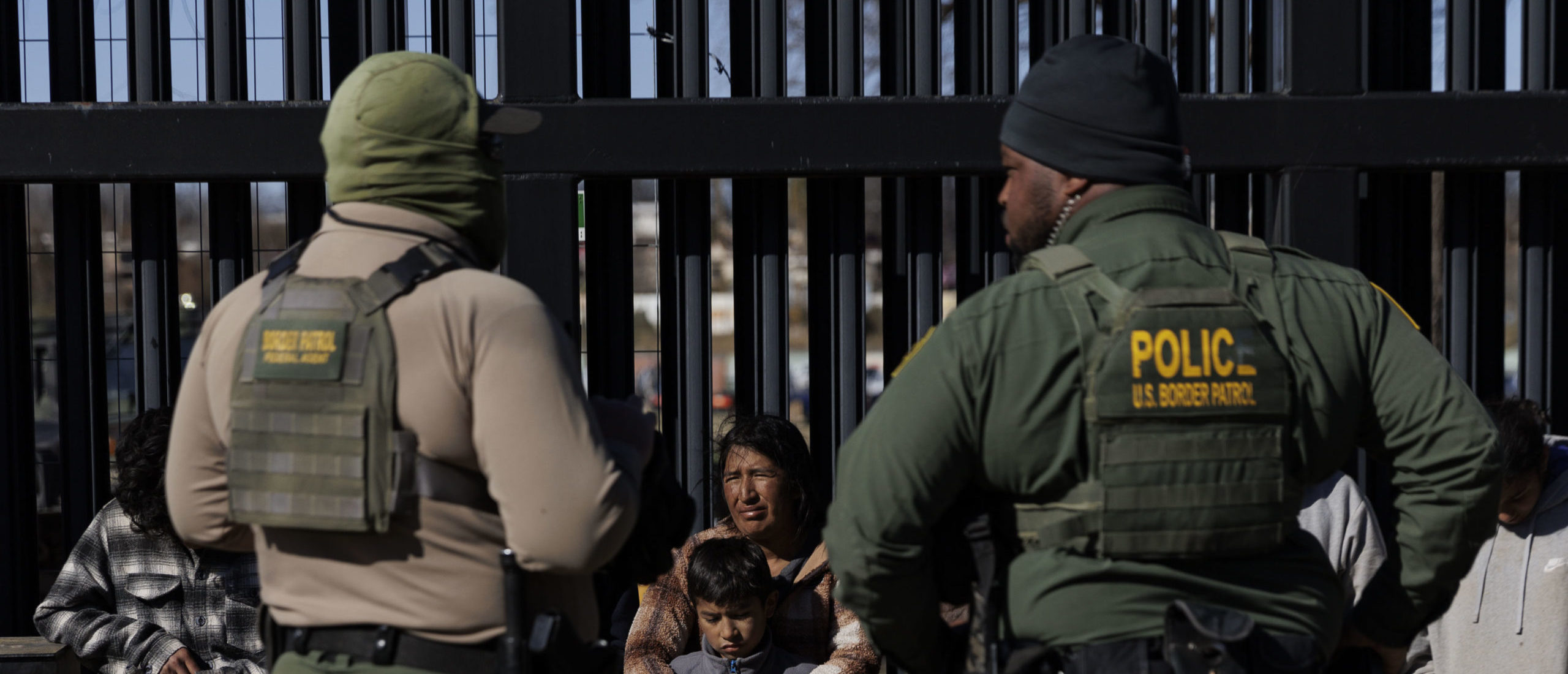 U.S. Border Patrol agents guard migrants that crossed into Shelby Park as they wait to be picked up for processing on February 4, 2024 in Eagle Pass, Texas. (Photo by Michael Gonzalez/Getty Images)