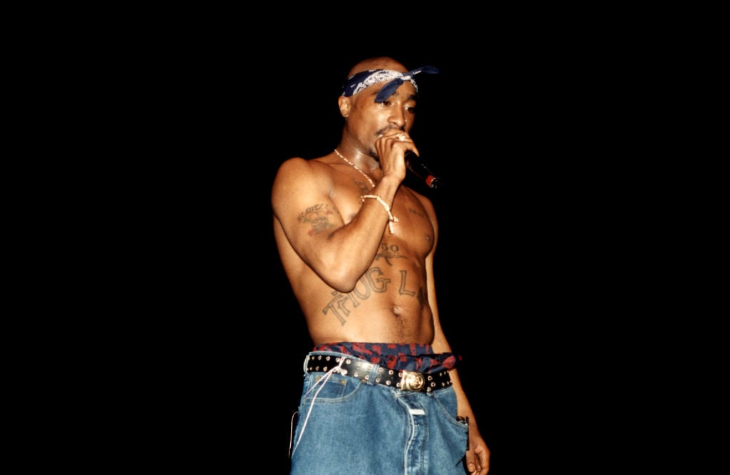 CHICAGO - MARCH 1994: Rapper Tupac Shakur performs at the Regal Theater in Chicago, Illinois in March 1994. (Photo By Raymond Boyd/Getty Images)