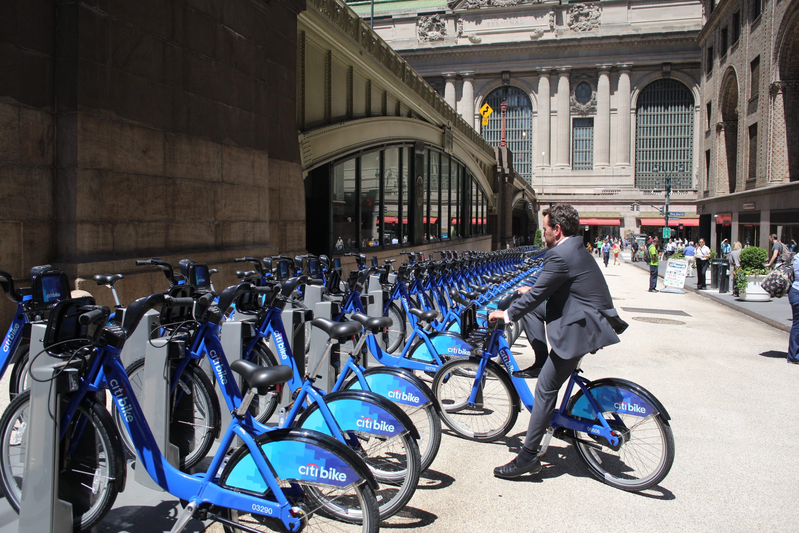 A Citi Bike docking station near Grand Central Terminal, Manhattan, New York. Citi Bike the NYC Bicycle Share Program sponsored by Citi Bank, launched in late May 2013 giving access to thousands of bikes at docking stations throughout Manhattan and parts of Brooklyn. Manhattan, New York, USA. Photo Tim Clayton (Photo by Tim Clayton/Corbis via Getty Images)
