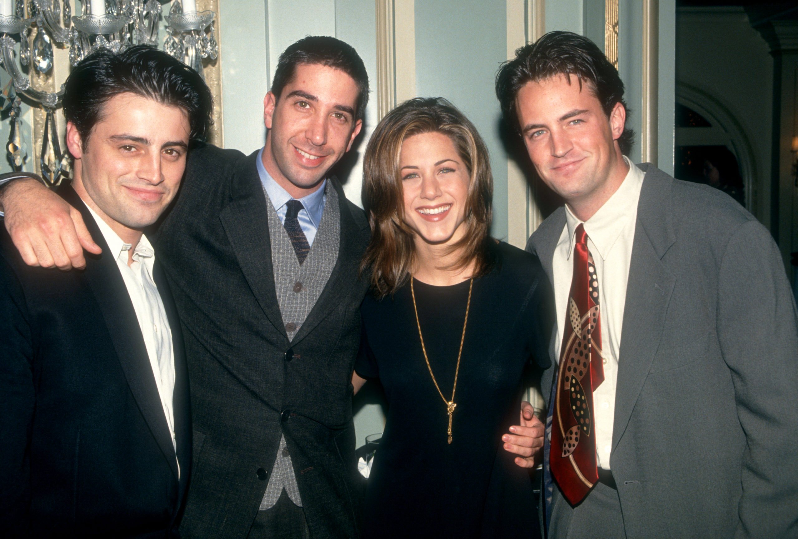 LOS ANGELES, CA - JANUARY 9:  American actors Matt LeBlanc, David Schwimmer, Jennifer Aniston and Matthew Perry of the television comedy, Friend's pose for a portrait during an NBC Press Tour Party on January 9, 1995 in Los Angeles, California.  (Photo by Ron Davis/Getty Images)