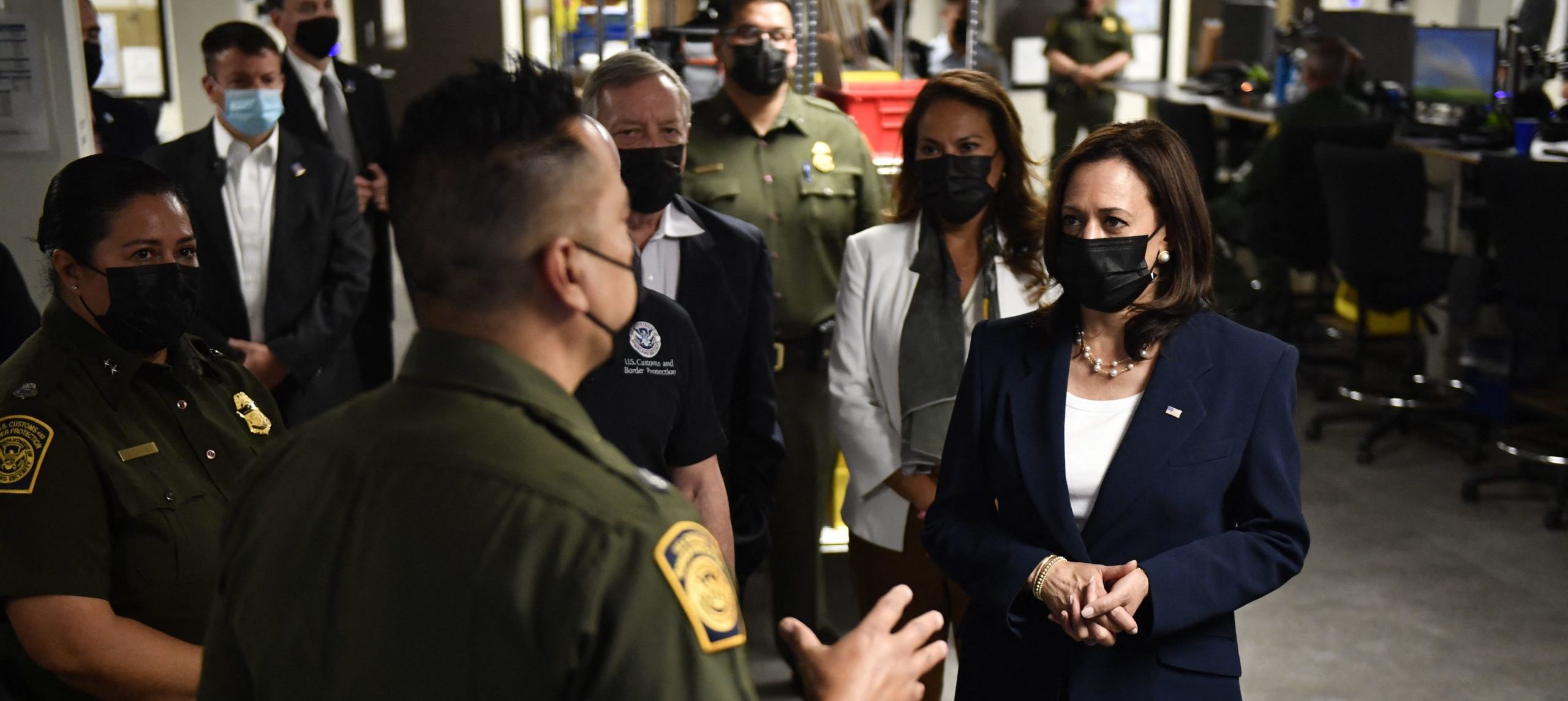 US-POLITICS-HARRIS-BORDER