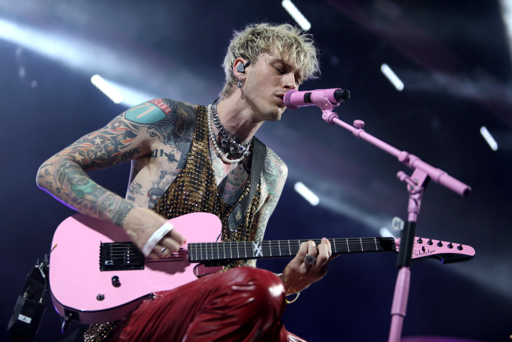 LOS ANGELES, CALIFORNIA - OCTOBER 15: Machine Gun Kelly performs at The Greek Theatre on October 15, 2021 in Los Angeles, California. (Photo by Jerritt Clark/Getty Images for Interscope Records)