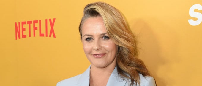 Alicia Silverstone appears to eat highly poisonous berries on video