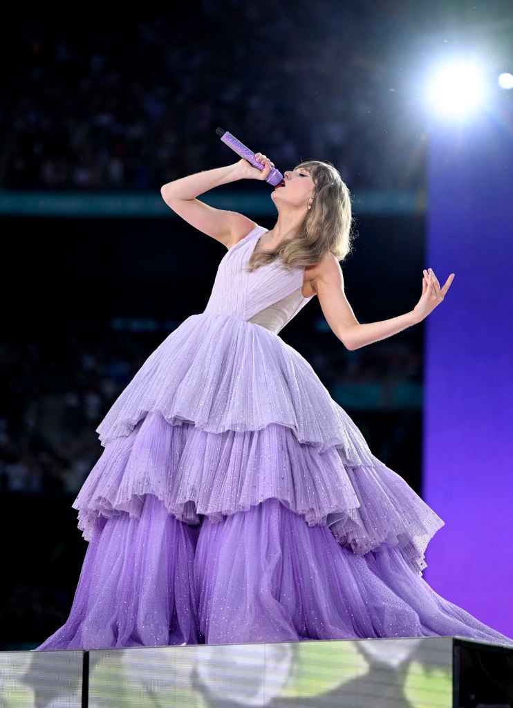 LONDON, ENGLAND - AUGUST 15: EDITORIAL USE ONLY. NO BOOK COVERS. Taylor Swift performs onstage during "Taylor Swift | The Eras Tour" at Wembley Stadium on August 15, 2024 in London, England. (Photo by Gareth Cattermole/TAS24/Getty Images for TAS Rights Management )