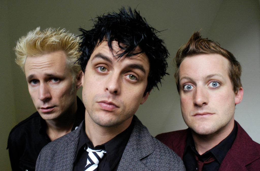 (NETHERLANDS OUT) NETHERLANDS - OCTOBER 26: Photo of GREEN DAY; Mike Dirnt, Billie Joe Armstrong, Tre Cool (Photo by Lex van Rossen/MAI/Redferns) Getty Images