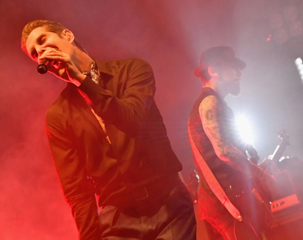 LOS ANGELES, CA - DECEMBER 08: Perry Farrell (L) and Dave Navarro of Jane's Addiction perform onstage during the 2017 Rhonda's Kiss Benefit Concert at Hollywood Palladium on December 8, 2017 in Los Angeles, California. (Photo by Jeff Kravitz/FilmMagic) Getty Images